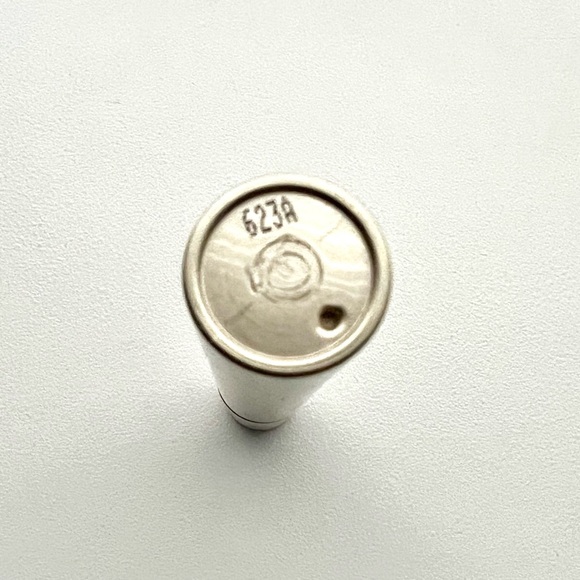 Stila Huge Extreme Lash Mascara - Picture 2 of 5